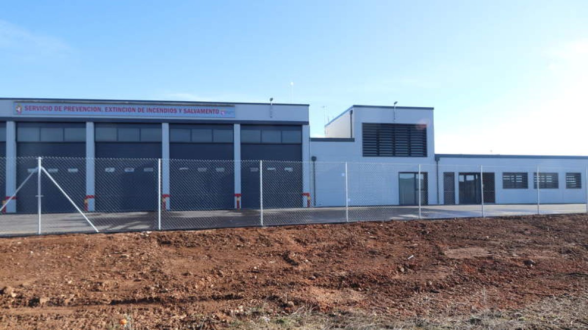 La nuevas instalaciones del parque de bomberos de Cistierna ubicadas en el polígono. CAMPOS