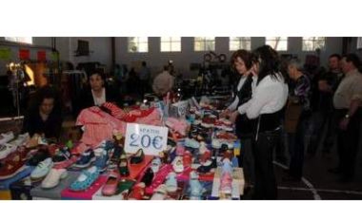 Aspecto de uno de los puestos que se pudo ver este fin de semana en el pabellón del colegio San José