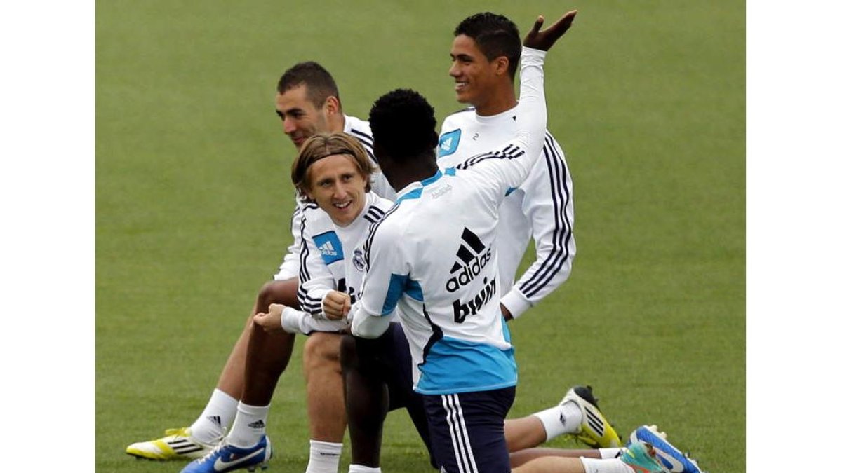 Benzema, Modric, Varane y Essien se preparan para Dortmund.