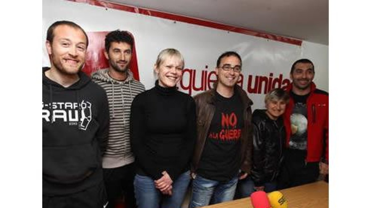 Pintor, cuarto por la izquierda, con miembros de su lista.