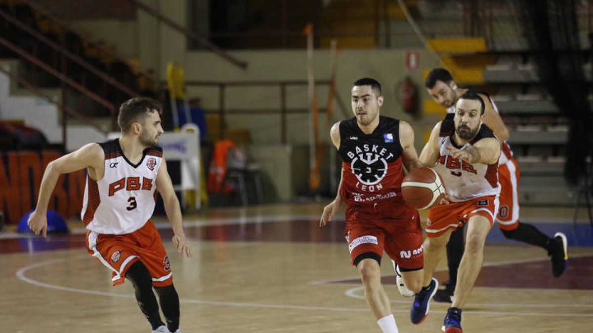 Baloncesto liga EBA ULE RBH Global basket León - Porriño. F. Otero Perandones.