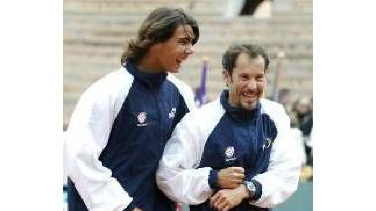 Nadal bromea con Arrese en un momento del sorteo de ayer