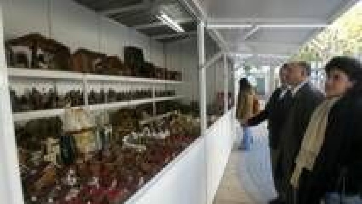 María Dolores Otero y Ramón Carrera, en la inauguración del mercado belenista, en la Pícara