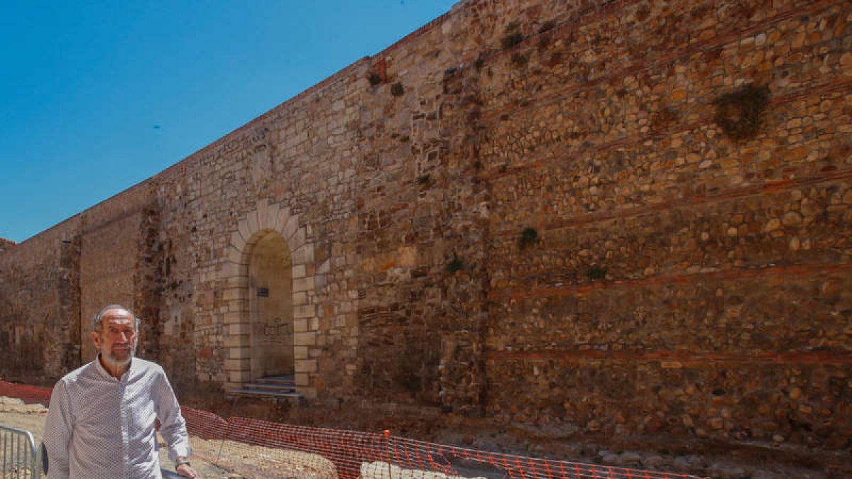 Perfil de los restos de uno de los cubos aparecidos durante las obras en Carreras. RAMIRO