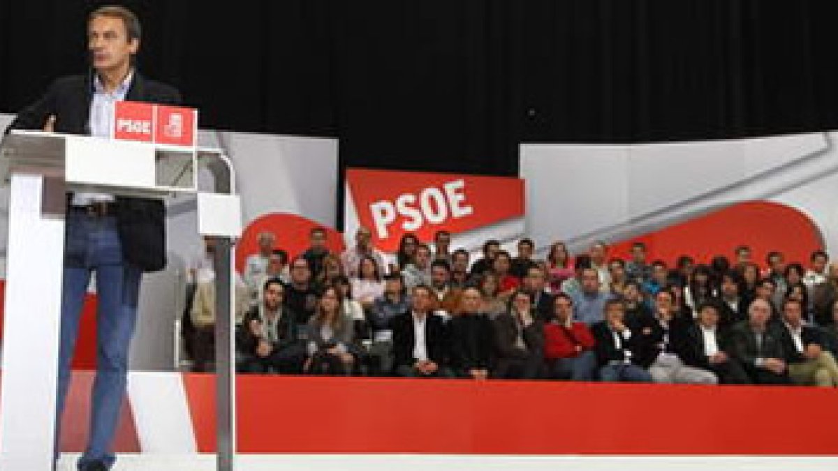 José Luis Rodríguez Zapatero cerró las intervenciones ante cinco mil militantes y simpatizantes.