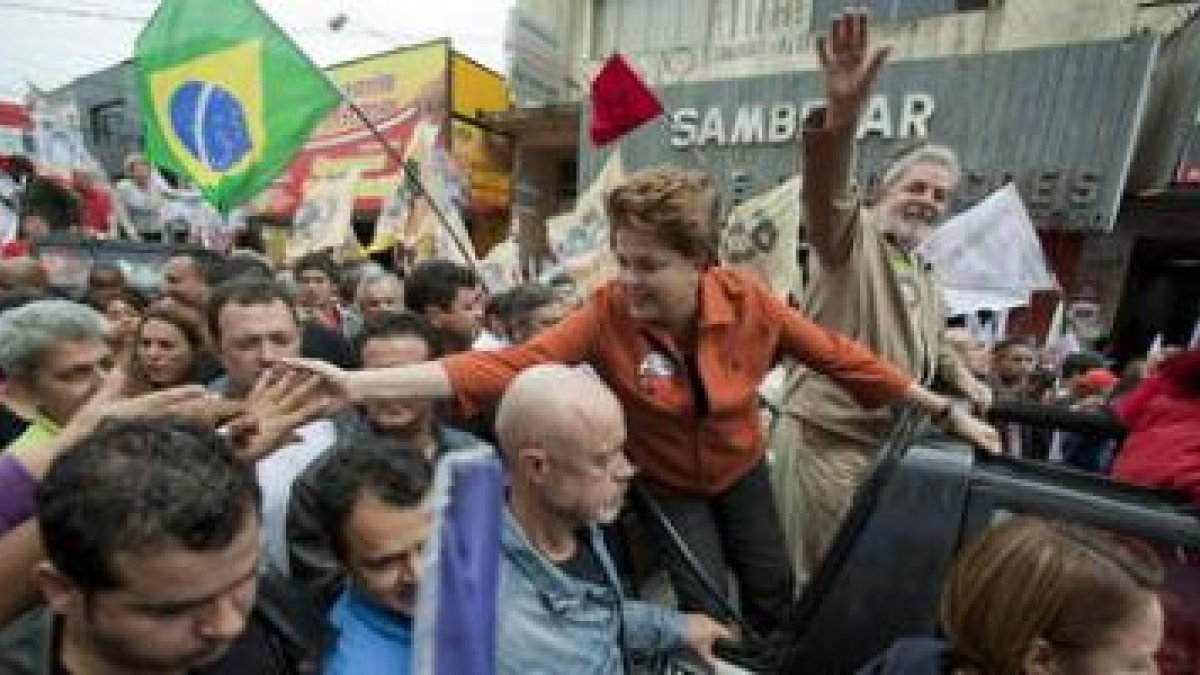 Lula acompañaba ayer a la candidata presidencial Dilma Rousseff, del partido de los trabajadores (PT