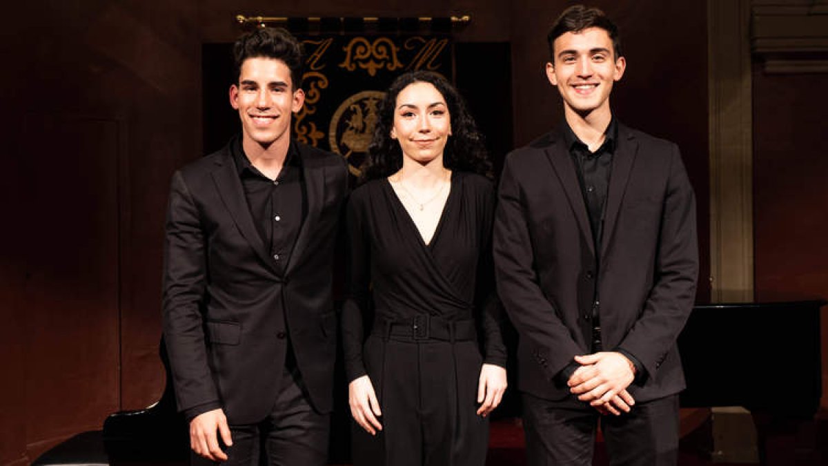 Sergio Fernández (clarinete), Andrea Rodríguez (violín) y Sergio Gómez (piano) son Trío Musical Arts. DL