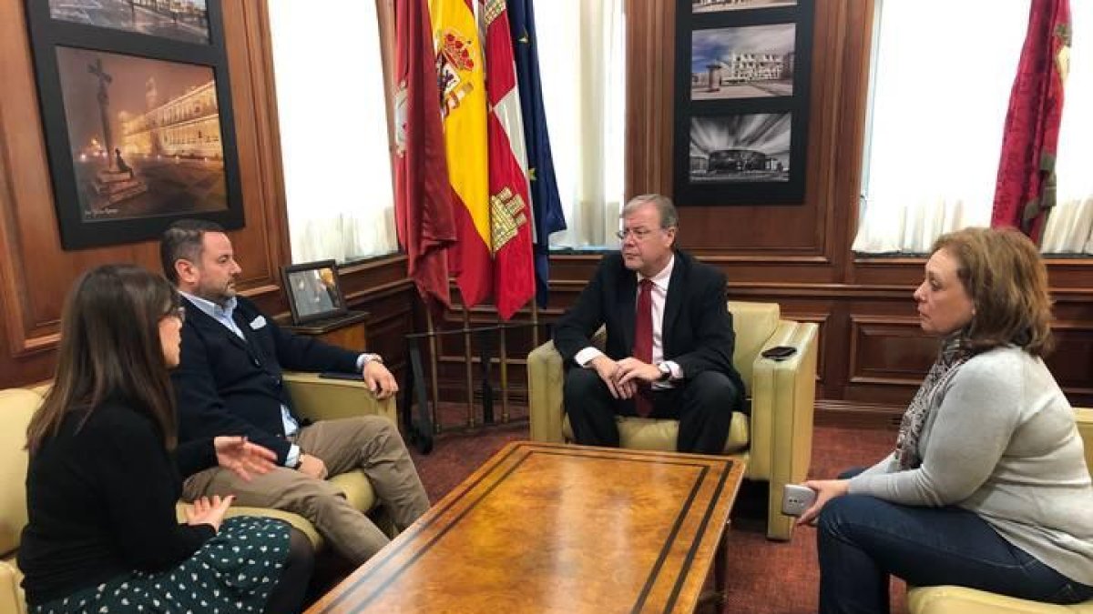 Reunión en el Ayuntamiento para agilizar el Centro del Autismo