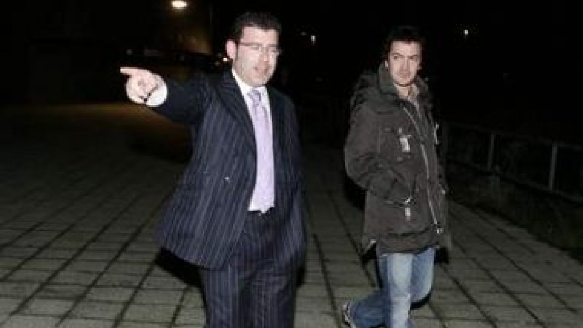 Javier Baena, a la izquierda, junto al que preveía situar como consejero, Roberto Aldeiturriaga.