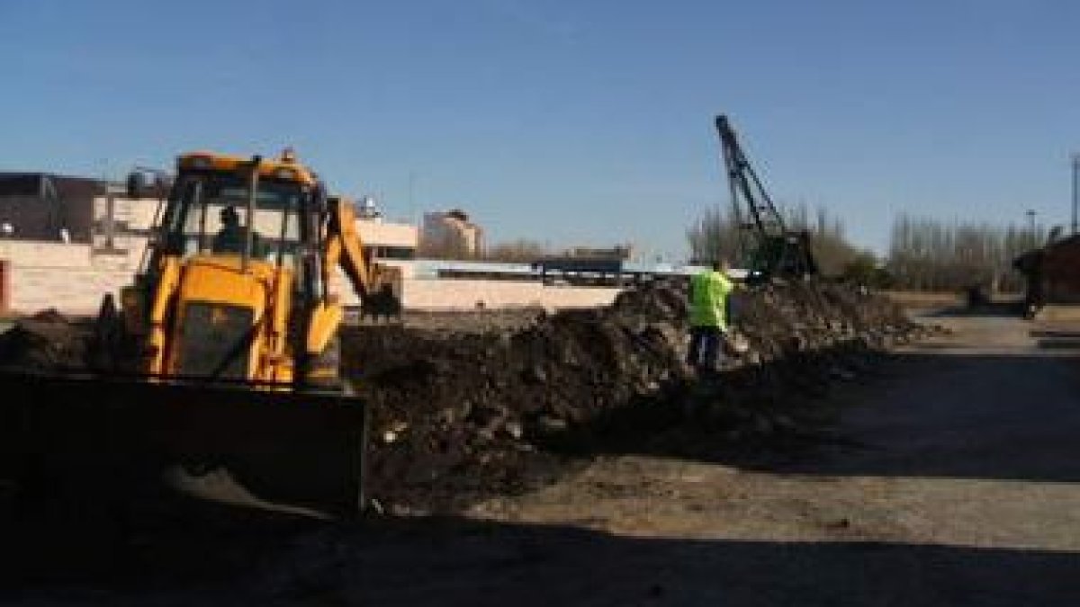 Las primeras máquinas, en los muelles de carga de la estación