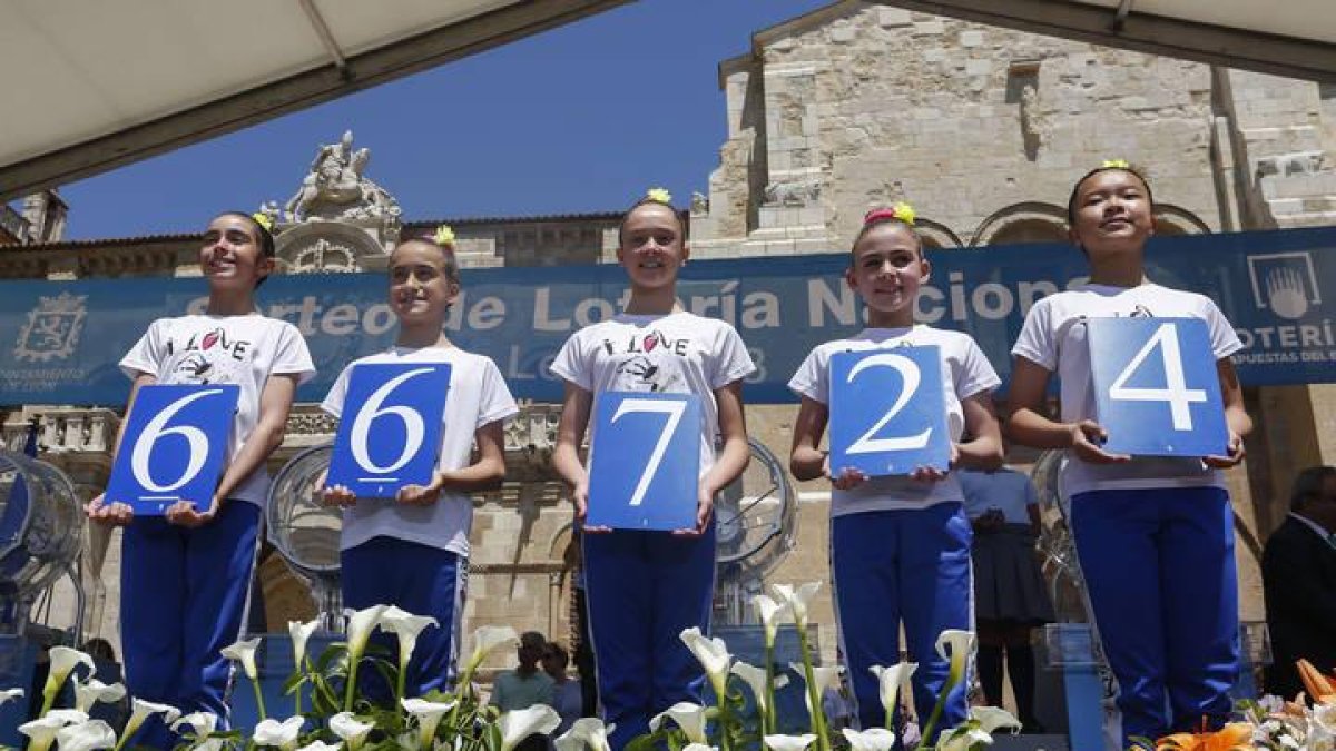 Primer premio del sorteo de la Lotería Nacional celebrado en León con motivo de la Capital Española de la Gastronomía 2018.