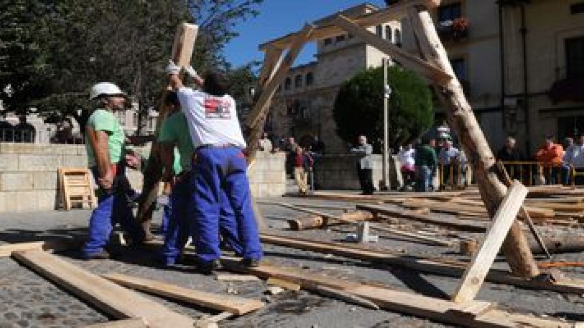 Los puestos ofrecieron una variada muestra de artesanías locales.