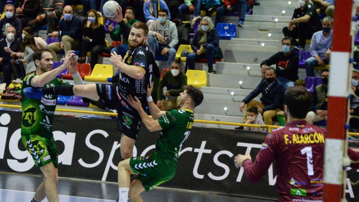 Virbauskas ha vuelto muy entonado al Ademar y lleva dos encuentros a un gran nivel. LOF