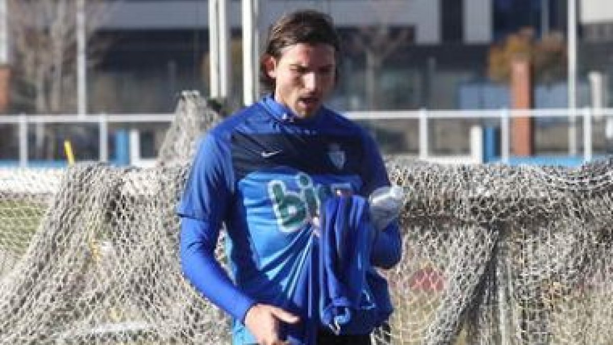 Óscar de Paula vuelve a la liga después de perderse el partido ante el Villarreal B.