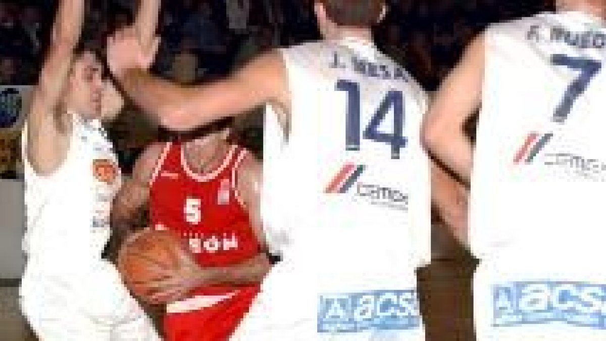 Los problemas del Menorca pueden evitar un duelo con Baloncesto León en la próxima campaña en la LEB