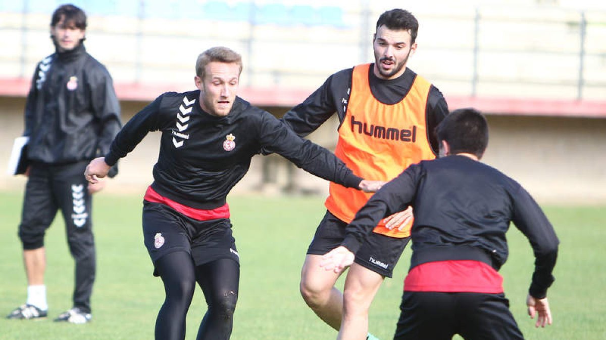 Los jugadores de la Cultural preparan el partido frente al Coruxo a las órdenes de Ferrando
