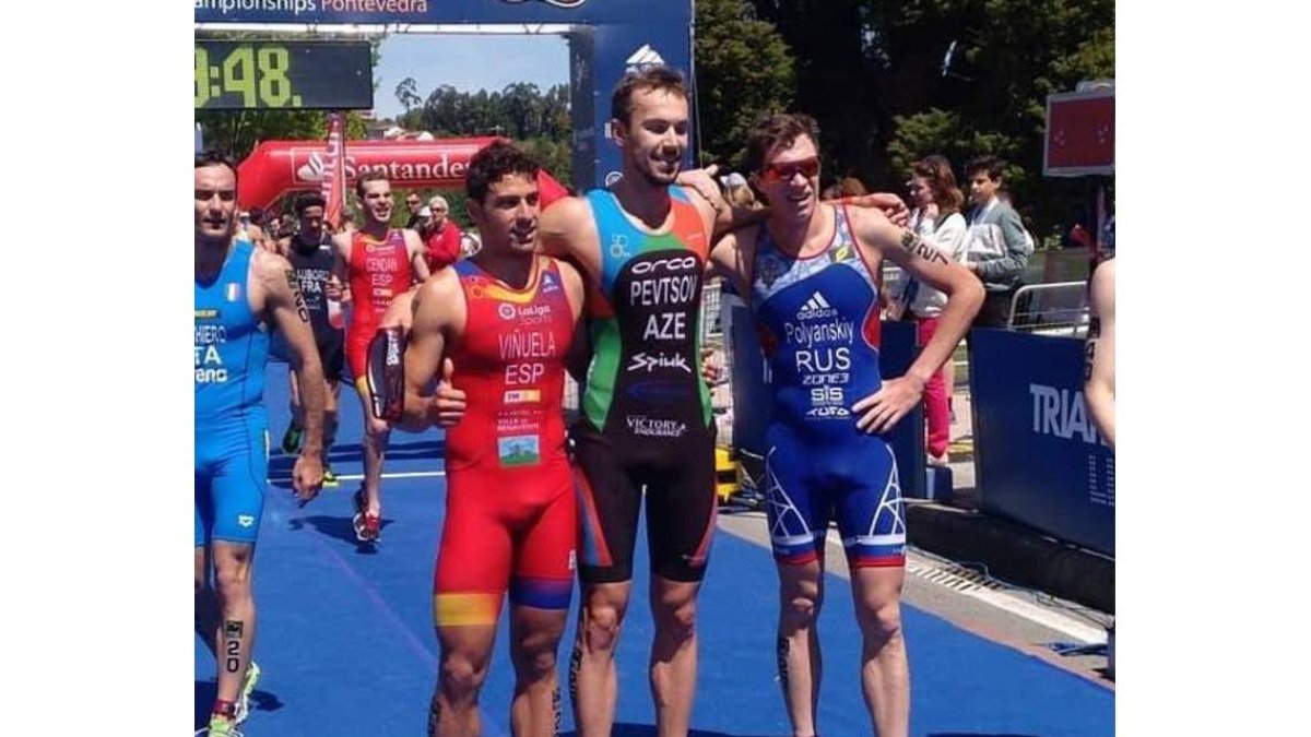 Kevin Viñuela, a la izquierda, finalizó segundo el Mundial.