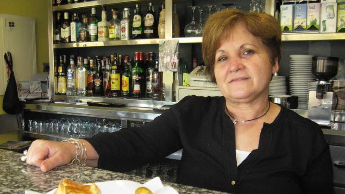 El Cafetín ofrece como pincho estrella la denominada ‘cestita de botillo’.