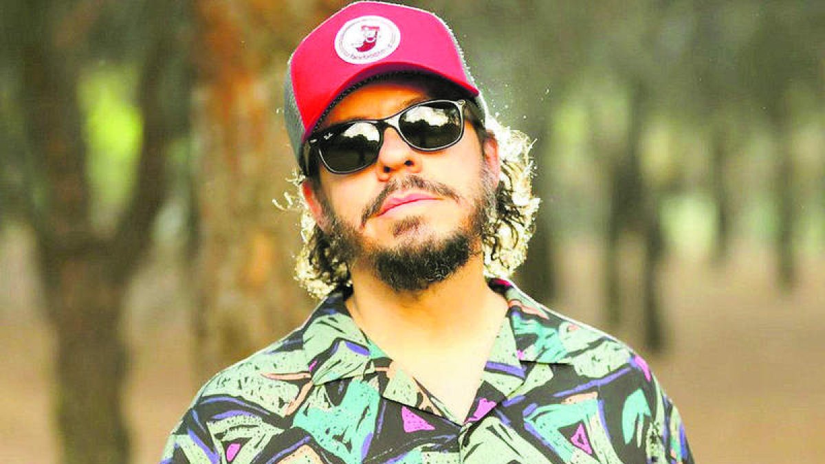 El cantante Luis Brea, que llega de gira a León. DL