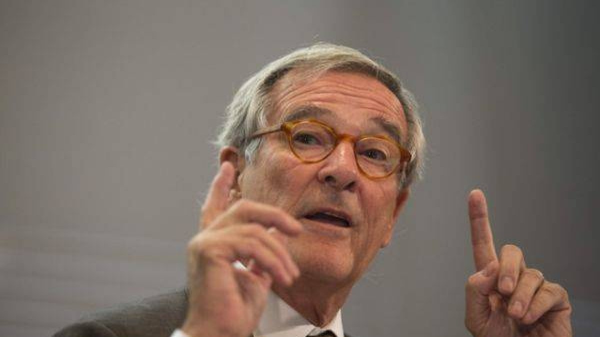 Trias durante la primera rueda de prensa en la que negó tener o haber tenido dinero en el extranjero.