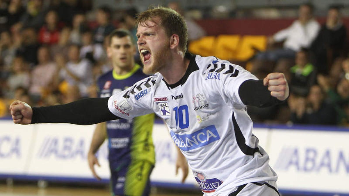 Diego Piñeiro, capitán del Abanca Ademar. SECUNDINO PÉREZ