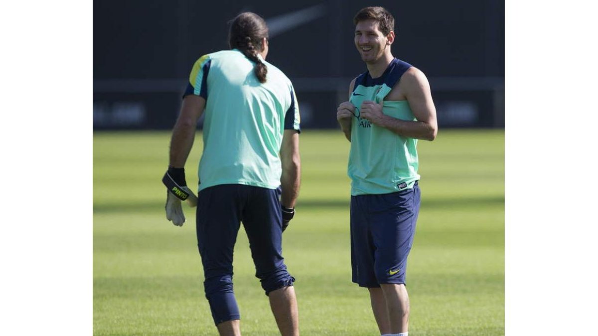 Messi, derecha, y Pinto durante el entrenamiento.