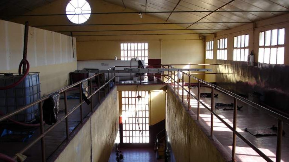 Unión del Valle supo sobreponerse a la crisis de la viticultura en la zona y mantener la actividad en su sede de Villacalbiel.
