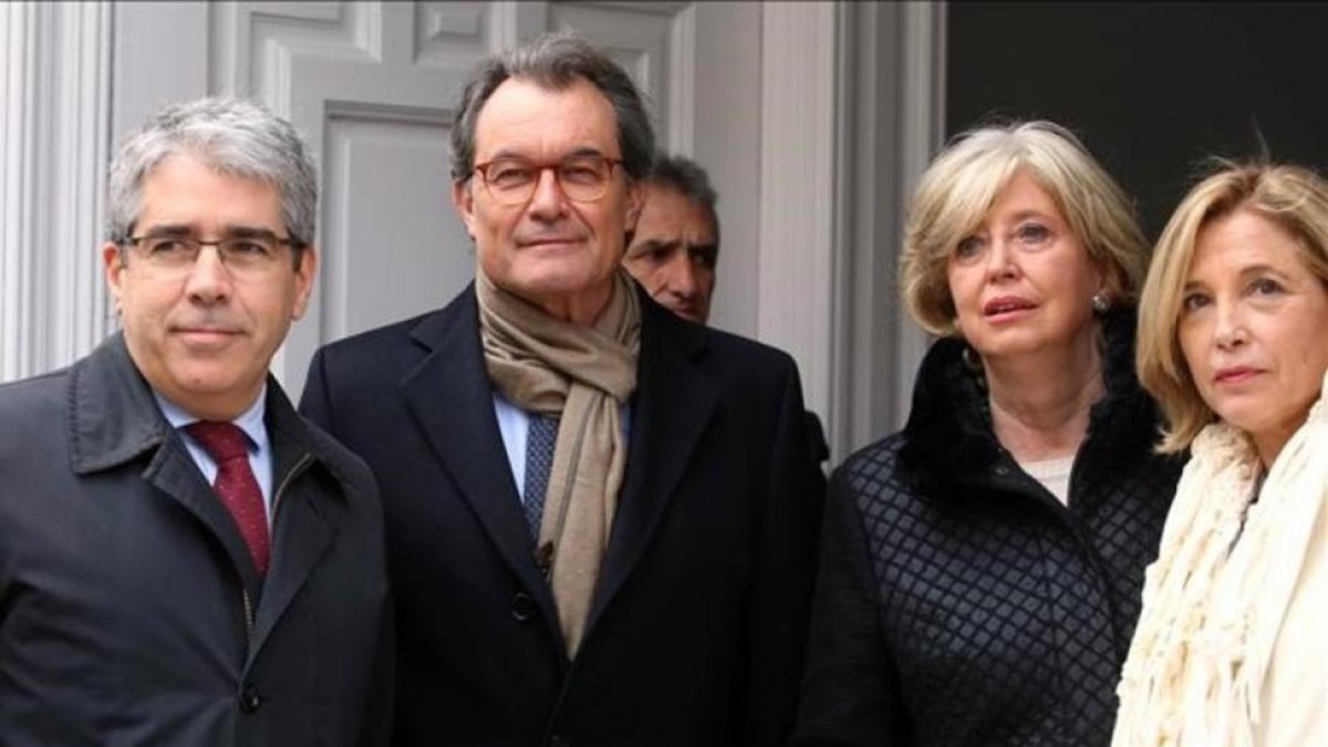Mas, Ortega y Rigau acompañan a Francesc Homs en el juicio por el 9-N celebrado en Madrid.