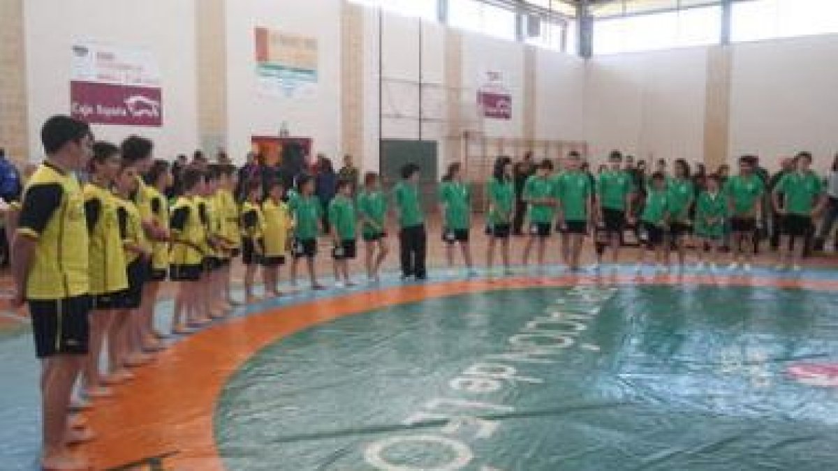 La jornada en Mansilla deparó los triunfos de Valdefresno y Los Leones en base y juvenil-sénior