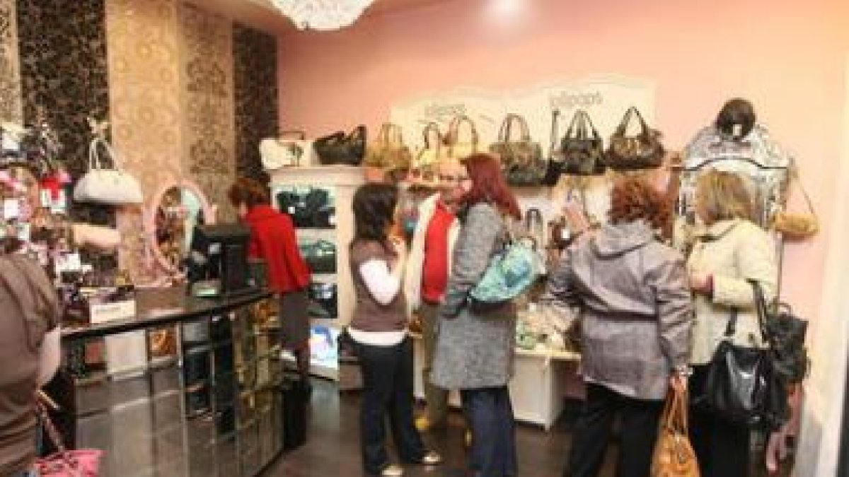 La tienda Lollipops ofrece una amplia gama de complementos con las últimas tendencias