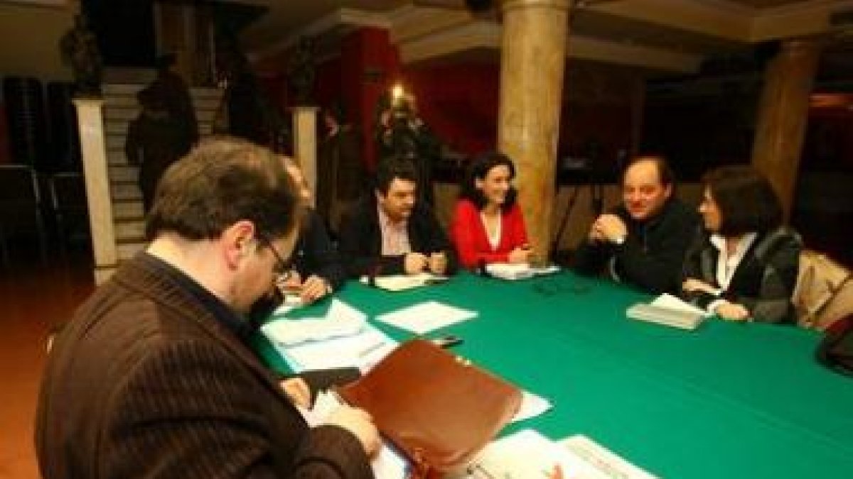 Una imagen de una de las reuniones del foro para la reforma de la Ley de la Comarca.