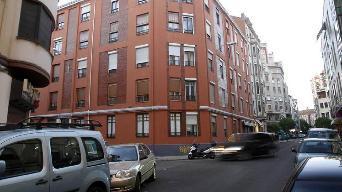 Calle Sampiro, donde se encontraron Triana y la policía local Raquel Gago, que estaba en ese momento con un controlador de la ORA