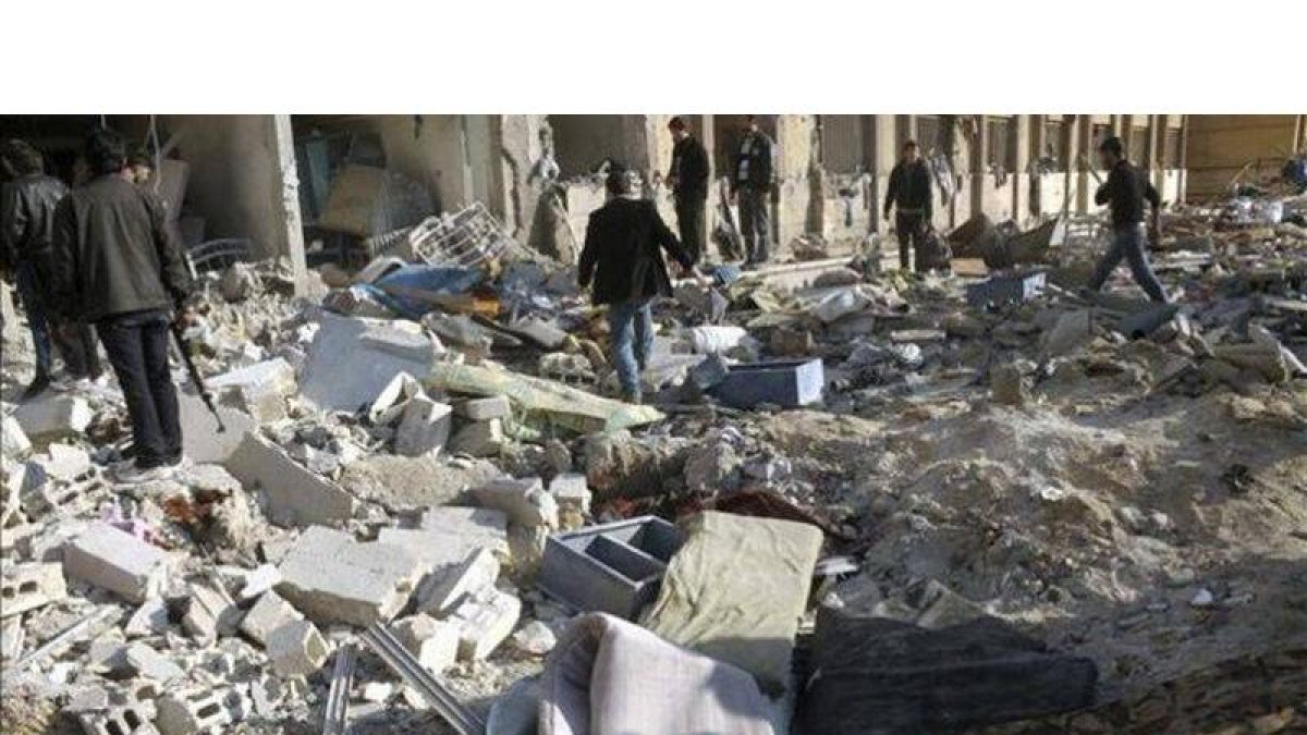 Destrozos causados por el bombardeo contra la universidad, este martes en Alepo.