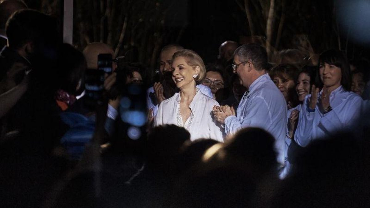 Carolina Herrera, con su equipo al final del desfile.
