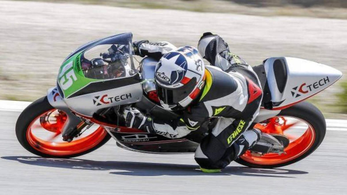 El piloto paramés que en mayo cumplía 11 años ya probó su nueva moto en el trazado de Castellolí. DL