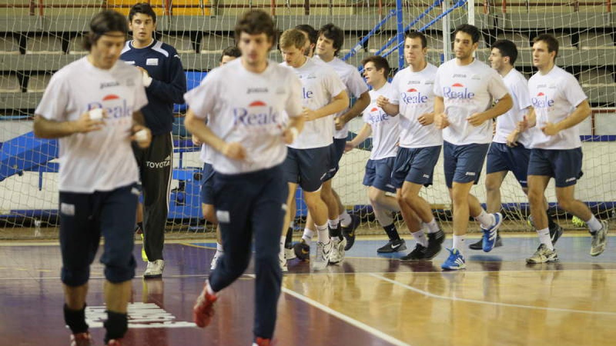 La plantilla ademarista pondrá a prueba su resistencia este mes de noviembre.