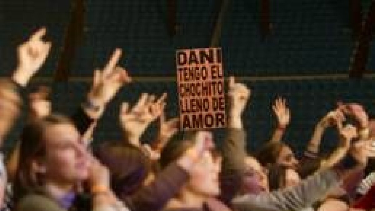 Una pancarta de una admiradora de tono un tanto subido