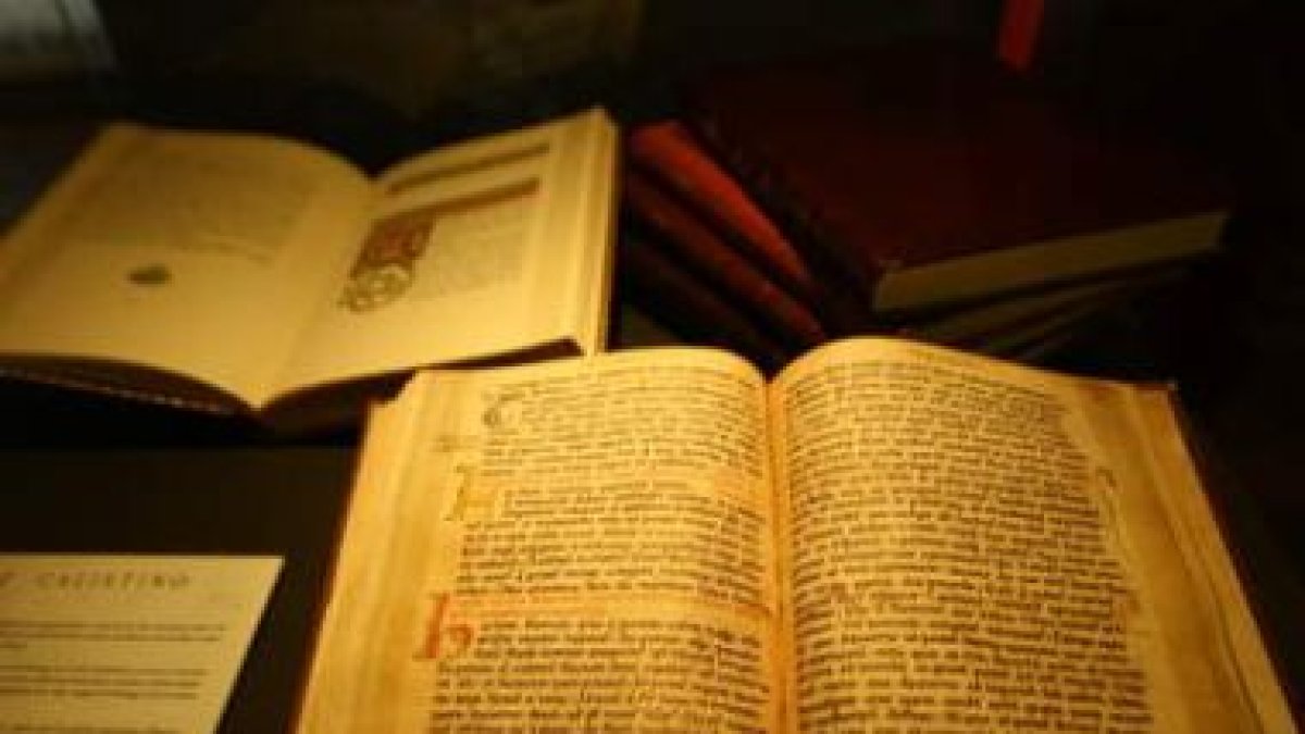 El facsímil del Códice Calixtino que exhibe la exposición Templum Libri en el castillo.