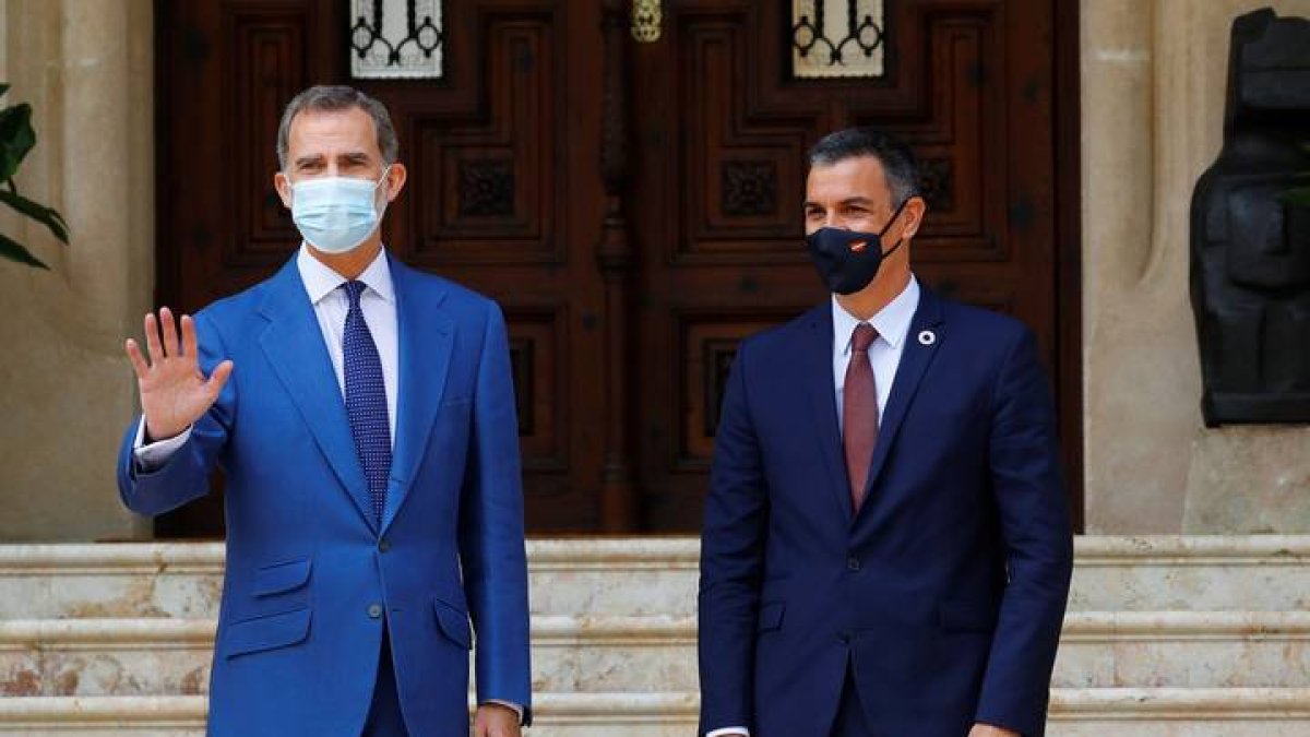 El rey y Sánchez se ven hoy por vez primera tras la salida de don Juan Carlos. BALLESTEROS