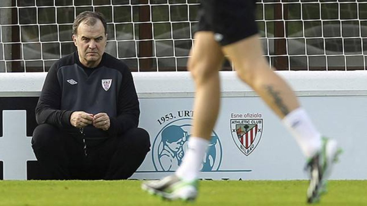 Marcelo Bielsa, durante un entrenamiento del Athletic.