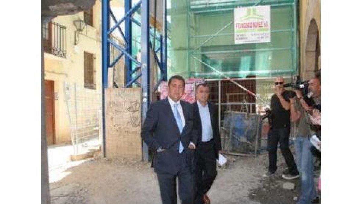 Riesco y Moreno presentan las obras de la calle del Bodegón.
