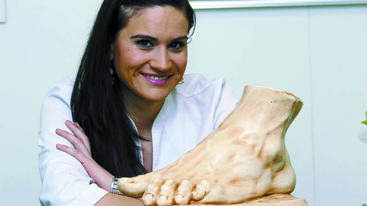 La podóloga Verónica Santín, en la clínica que acaba de abrir en El Corte Inglés.