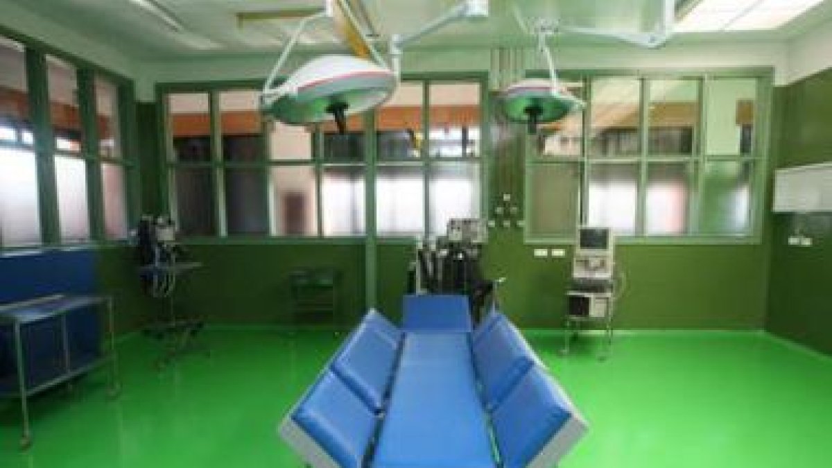 Un quirófano para caballos del hospital veterinario.