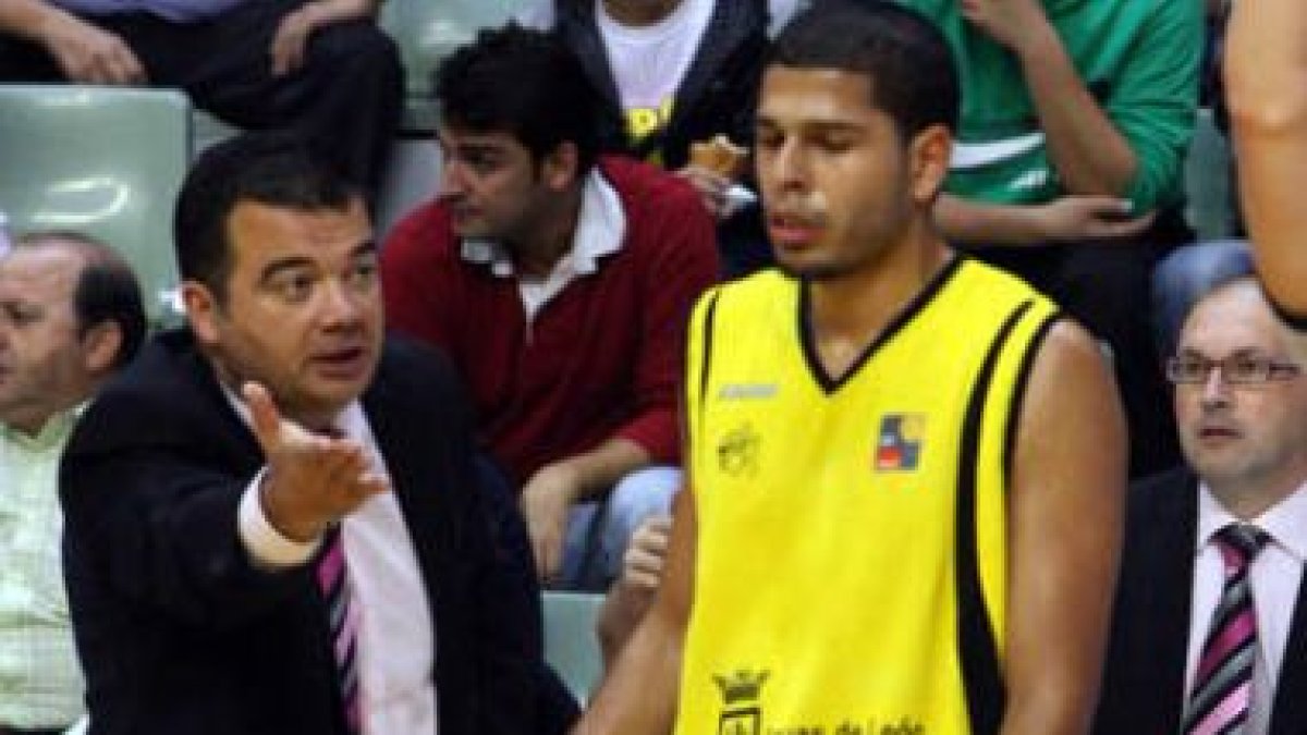 Javi de Grado, a la izquierda, ha encontrada en Quezada a un hombre importante en el juego.
