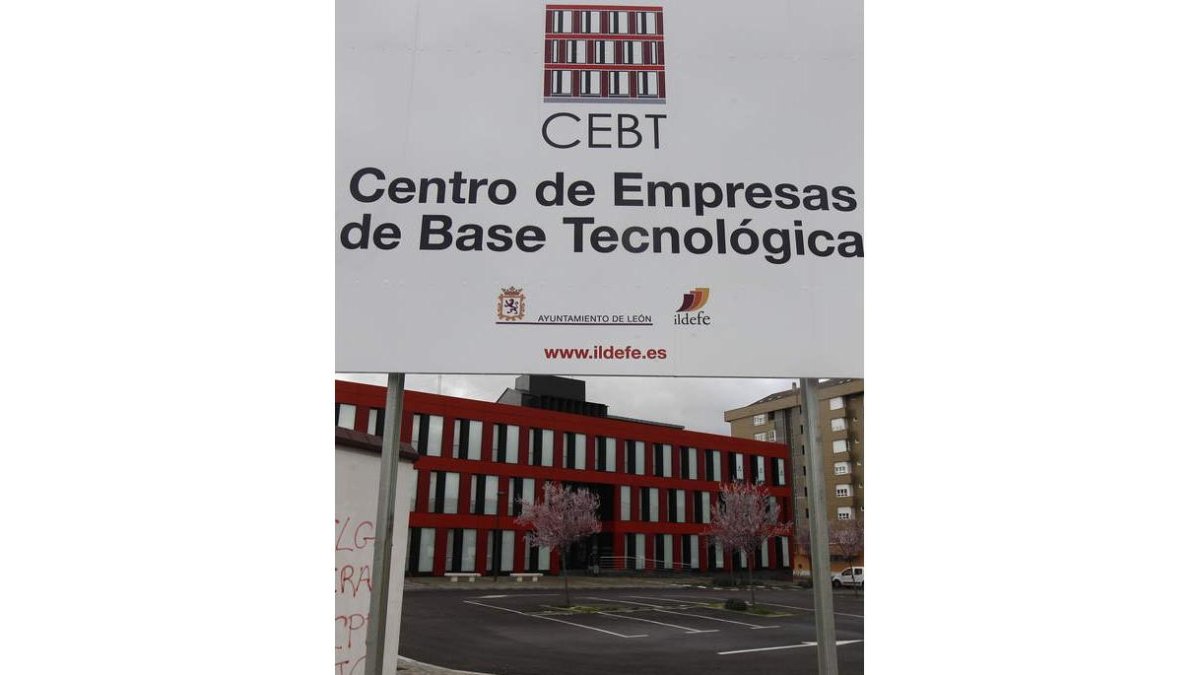 El edificio rojo de Eras alberga el centro de empresas.