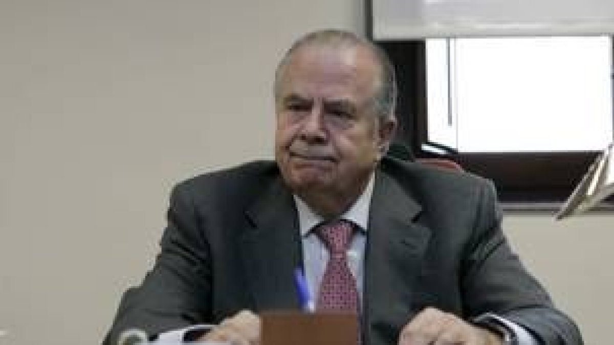 El Procurador del Común, Javier Amoedo, en su despacho en una imagen de archivo