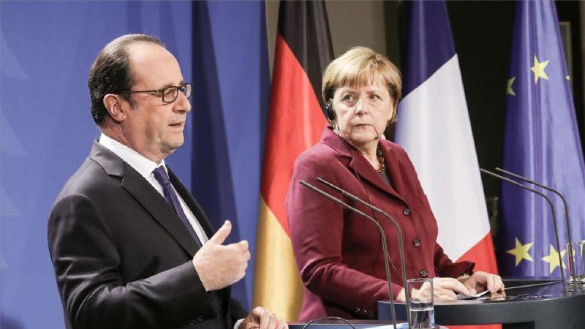 Hollande y Merkel, en la rueda de prensa tras la reunión del Cuarteto de Normandía.
