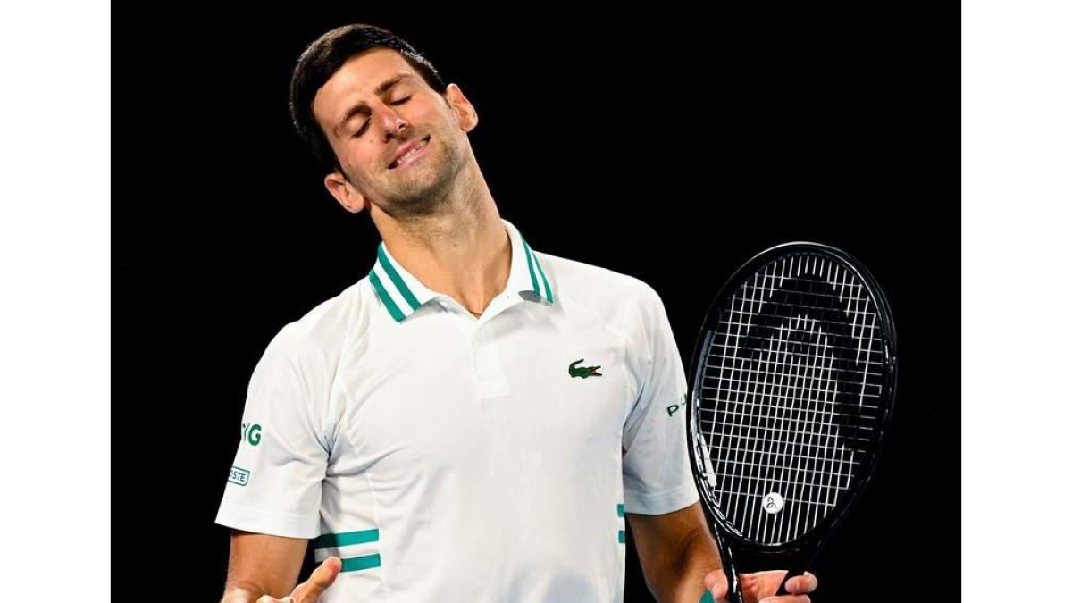 Djokovic ve como se le cierra la puerta del Roland Garros. LEWINS