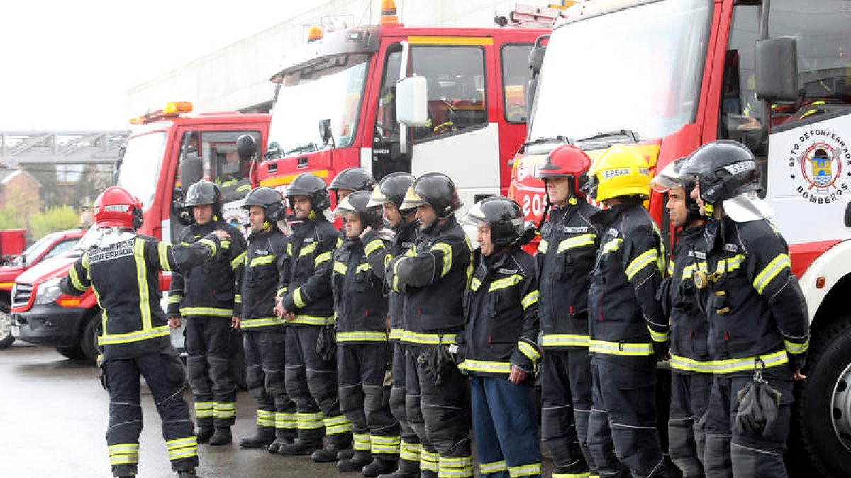 Bomberos de Ponferrada, en una imagen de archivo del año 2016. L. DE LA MATA