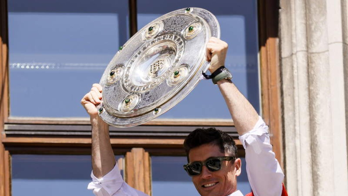 Robert Lewandowski durante la celebración del título de Liga con el Bayern de Múnich. RONALD WITTEK